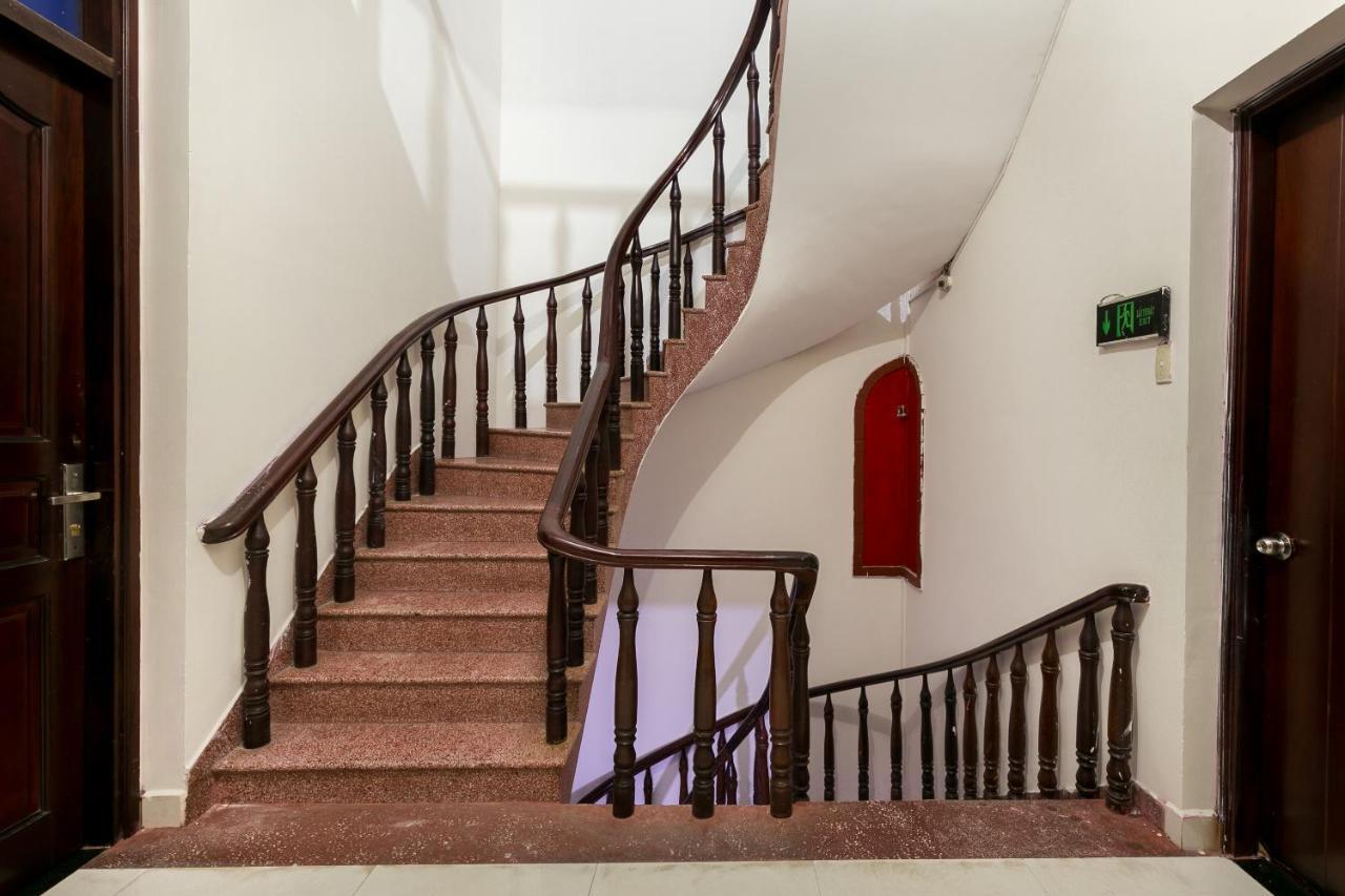 Oyo 486 Nhat Nhat Hotel Хошимин Экстерьер фото